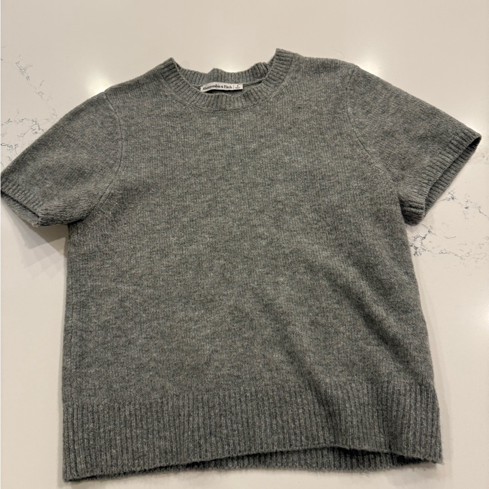 Abercrombie & Fitch Gray Short Sleeve Knit Sweater